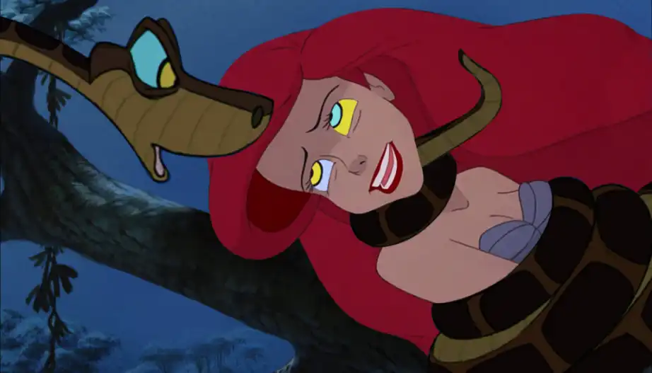 Die Meerjungfrau Ariel wird von einer Python erwürgt