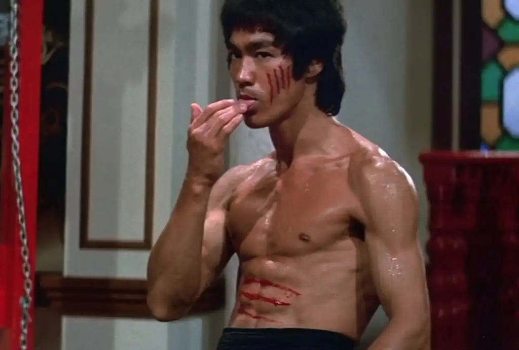 Ein Bild aus einem Film mit Bruce Lee