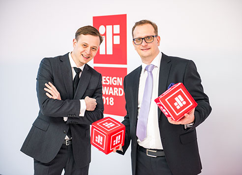 Odbieramy nagrodę iF Design Award w Monachium. Dymitr (UX), Yaroslav (CTO).